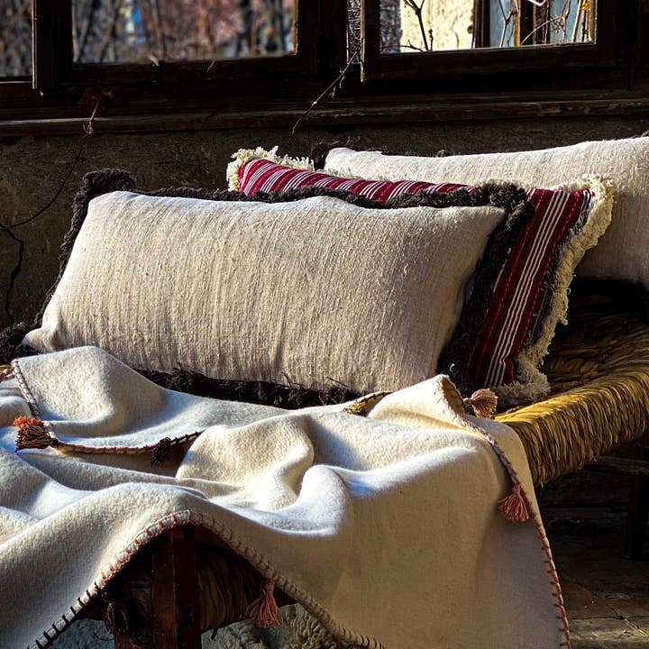 Lineage Botanica – wholesale Dekorativ kudde – Kudde: Handvävd antik ungersk hampa - P1904