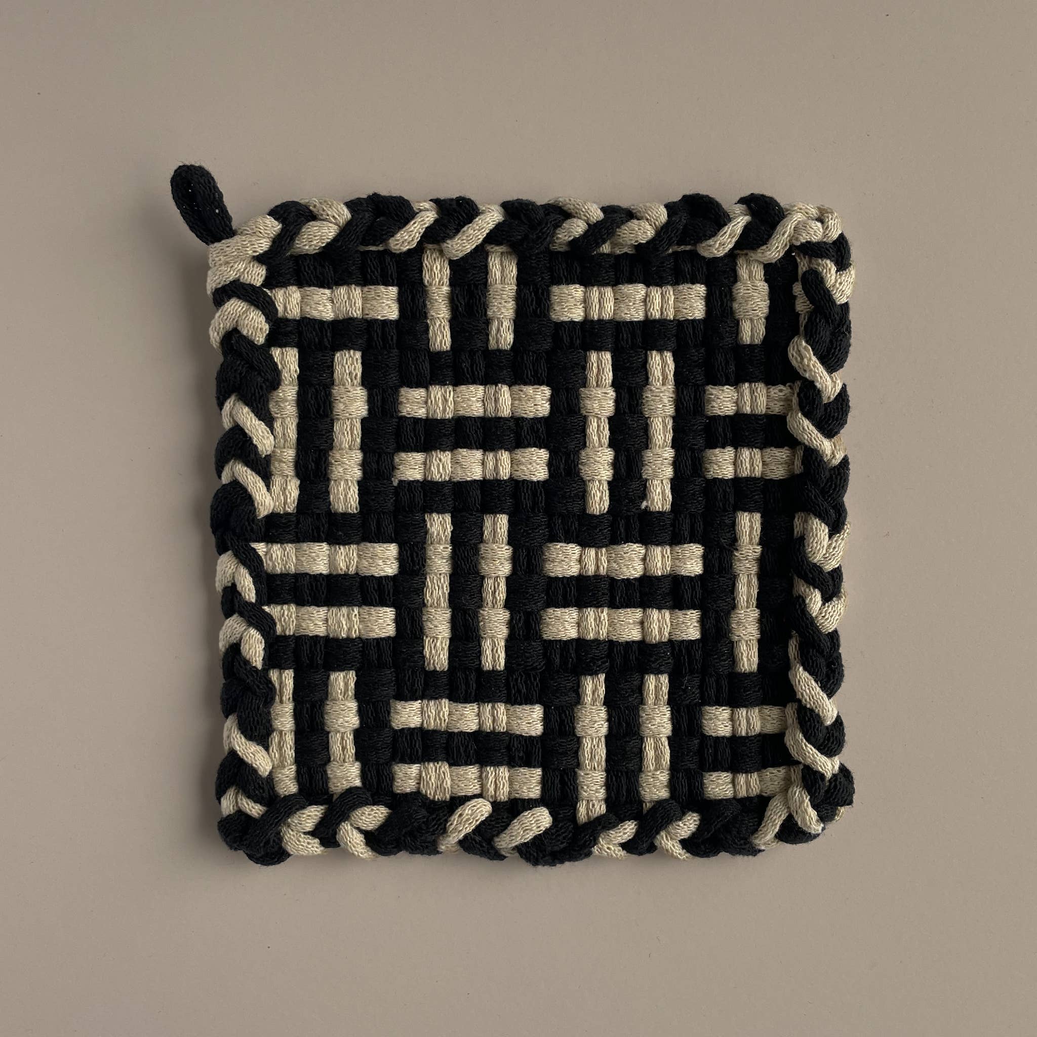 Project Purl - Venta al por mayor Manoplas para horno/ollas - Agarradera/Soporte para ollas de algodón tejida a mano - Negro y Lino (Homestead)1