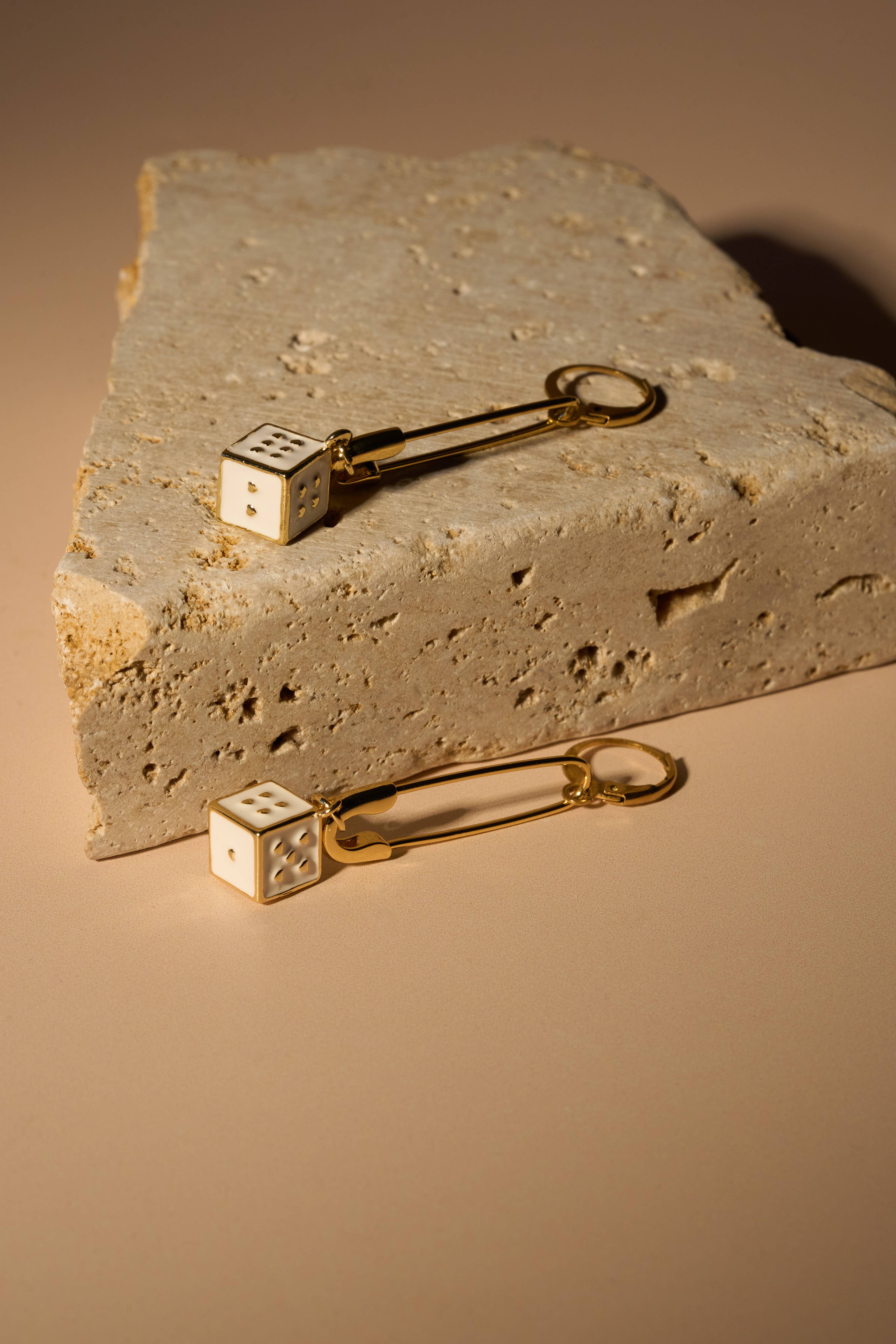 Peter and June – wholesale Hängande örhängen – High Roller Örhängen - 18K Guldpläterade1