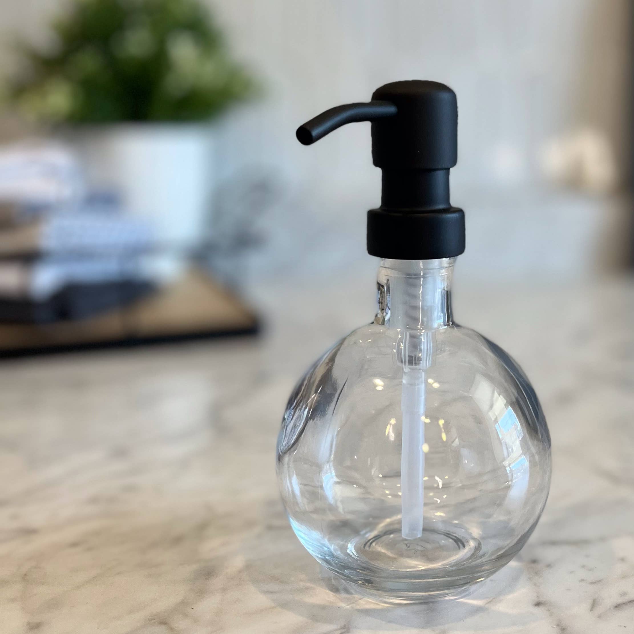 Blush Apothecary - Vente Distributeurs de savon - Distributeur de savon en verre recyclé Moon1