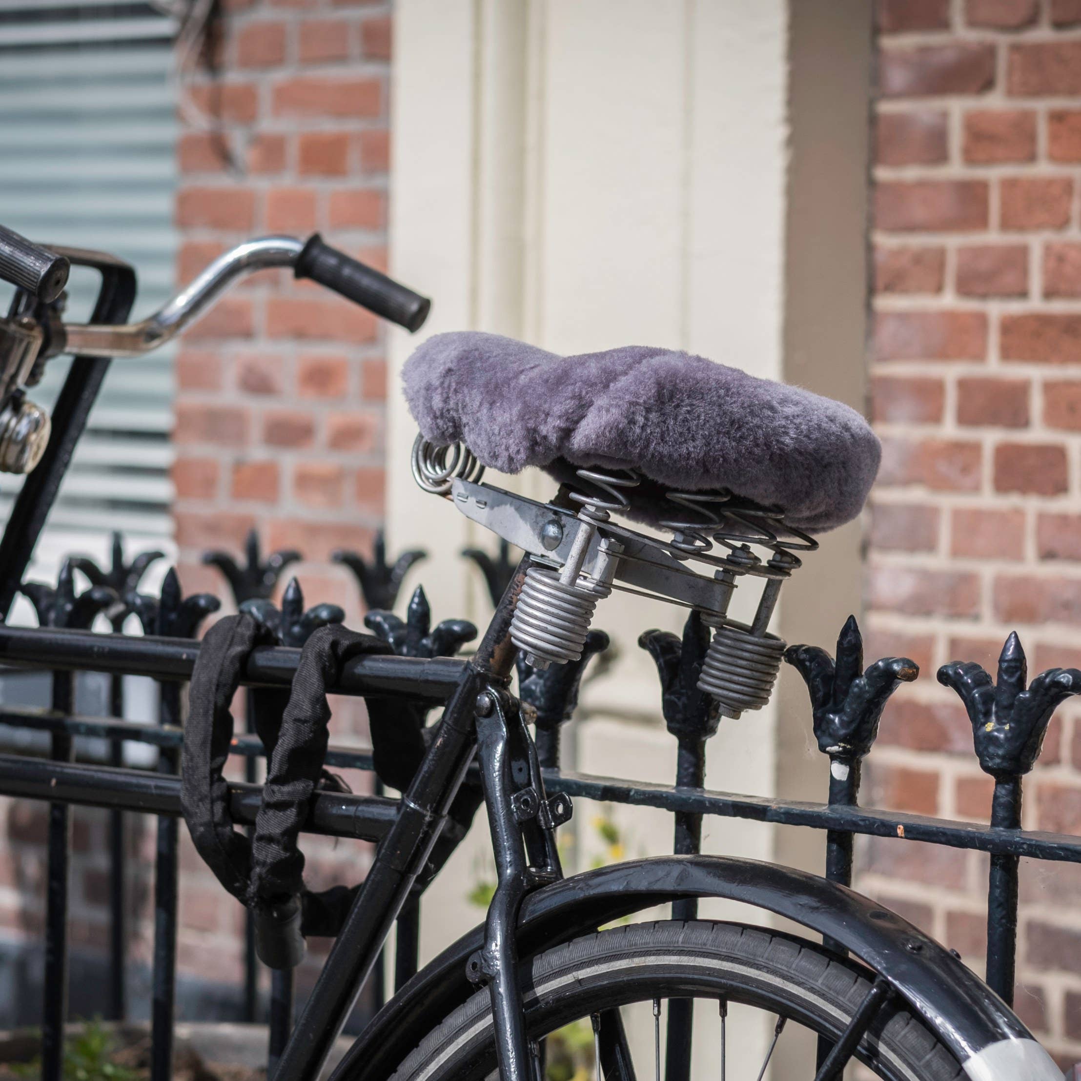 Van Buren - Wholesale Biking Accessories - Lambskin bicycle saddle cover4