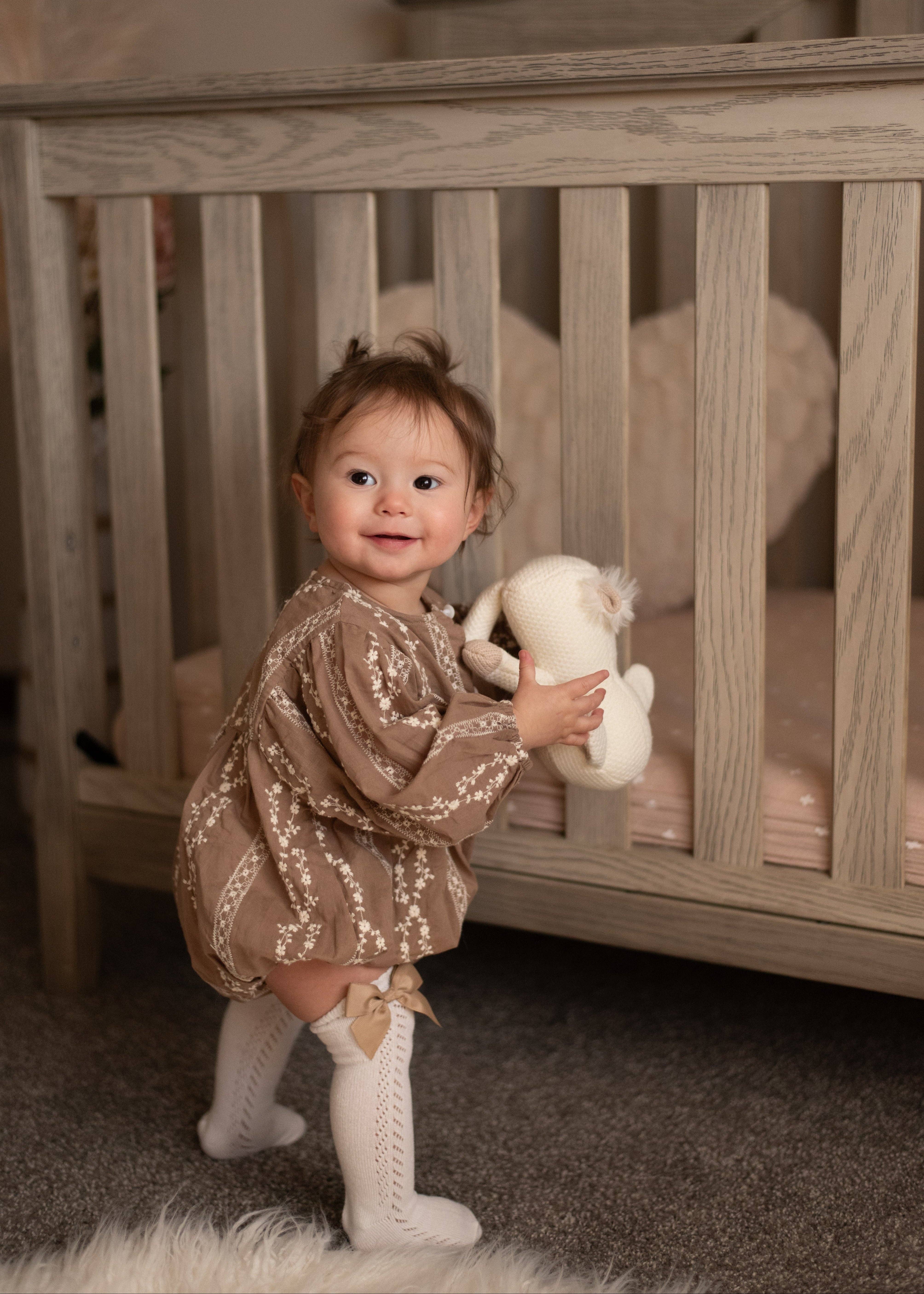 Laney + Sy – Bodysuit - Bebé por atacado – Body de Bordado Quinn1