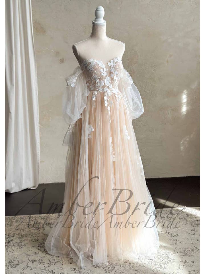 Amber Commerce Group, MB – wholesale Klänning - Dam – Rustik A-linje brudklänning med blomapplikationer och långa puffiga ärmar4