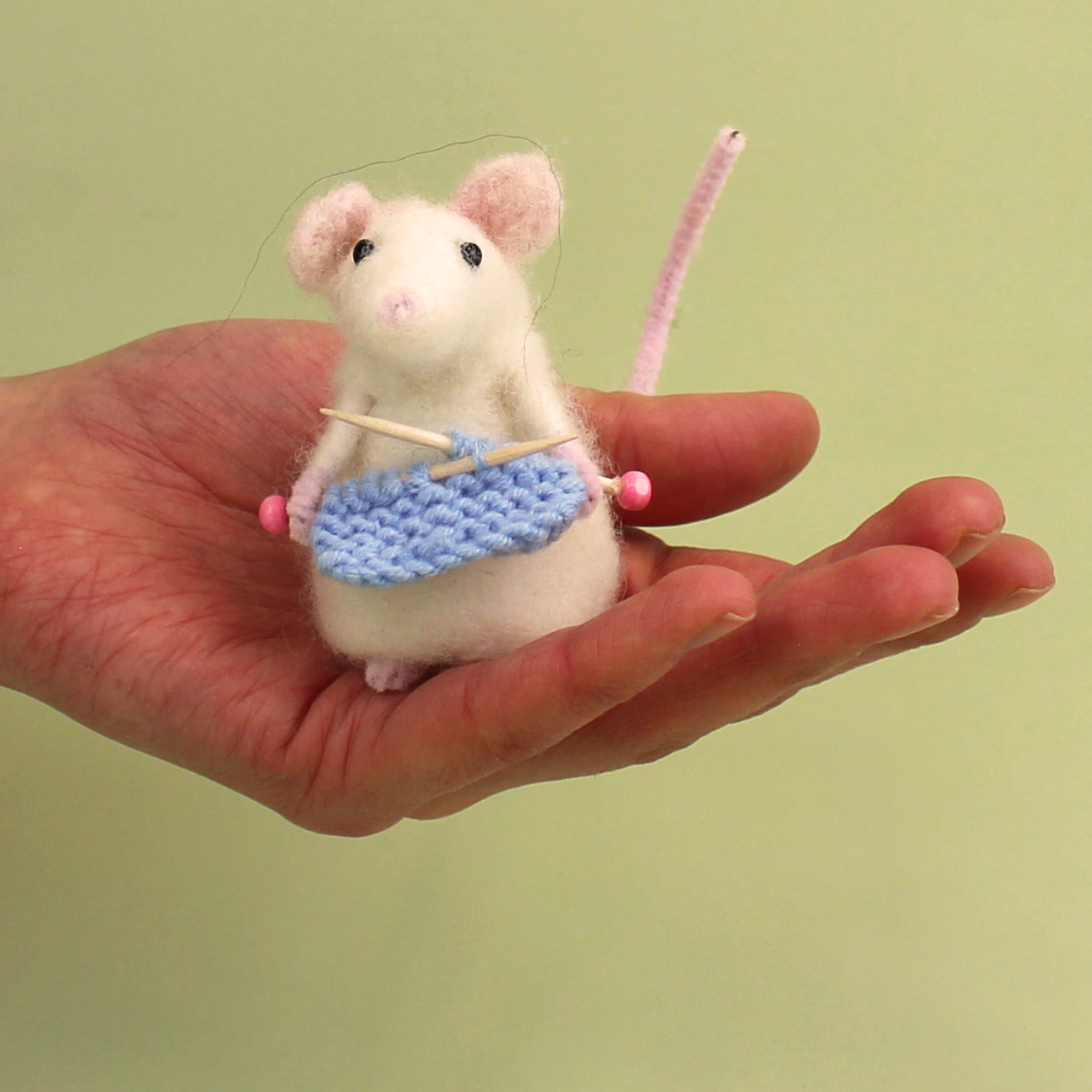 The Makerss - Wholesale Craft Sewing Kit - Knitting Mouse Small Needle Felt Kit1