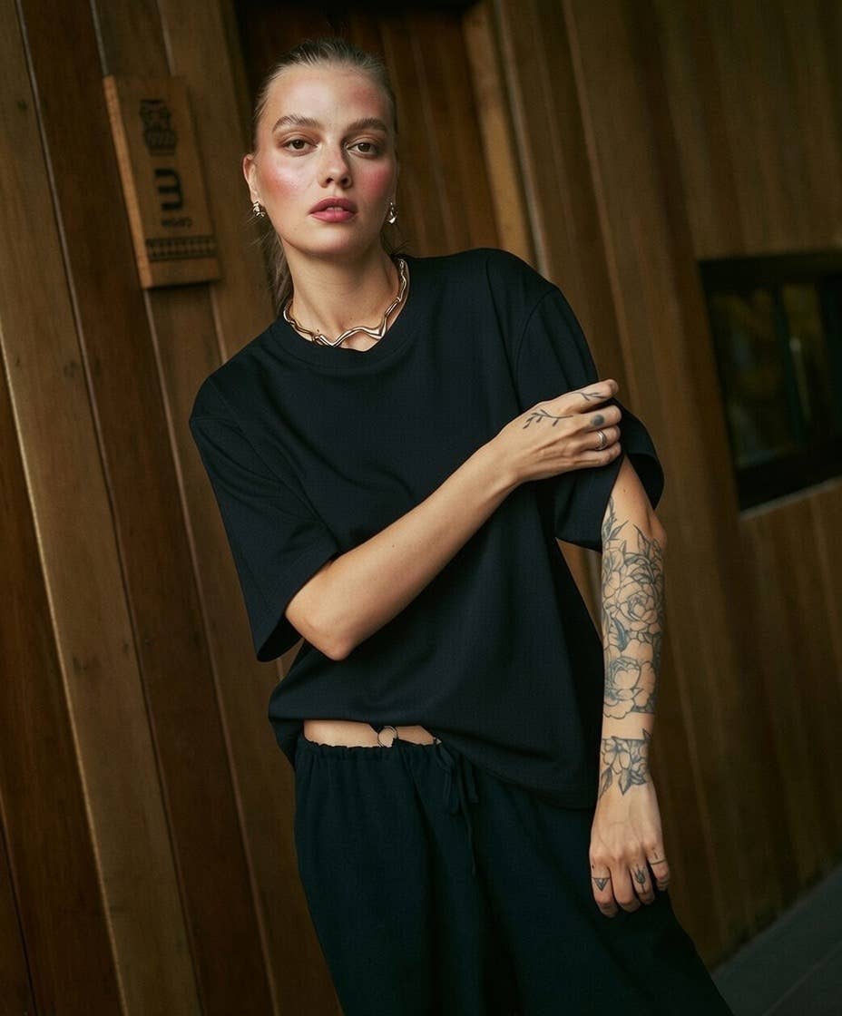 Artree – wholesale T-shirt – Unisex – Oversized T Shirt Unisex Cropped (Black)1