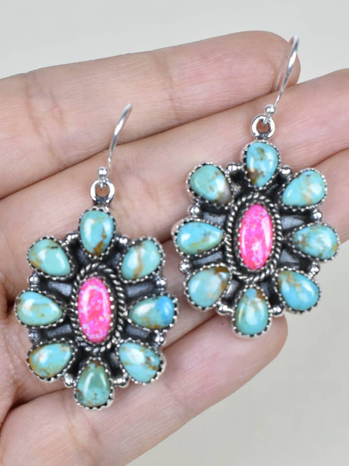 Boucles d'oreilles Halo Delight en turquoise pour la vente par Krush Kandy