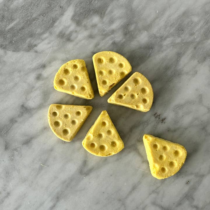 Paw Paw Patisserie™️ | Treats That Love Your Dog Back💞 - Wholesale Pet Treats - Dog - Freeze Dried Chicken & Cheddar Slices3