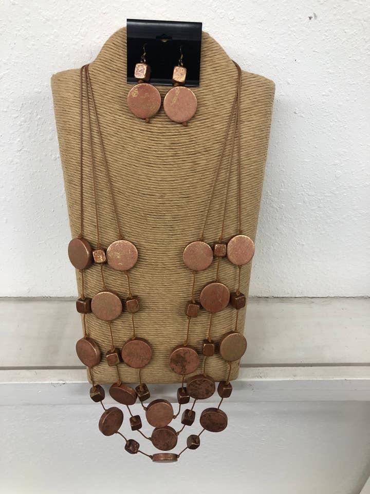 COLLAR DE TRES HILOS DE MADERA REDONDA MARRÓN CON SALPICADURAS DORADAS para venta al por mayor de International Duru's
