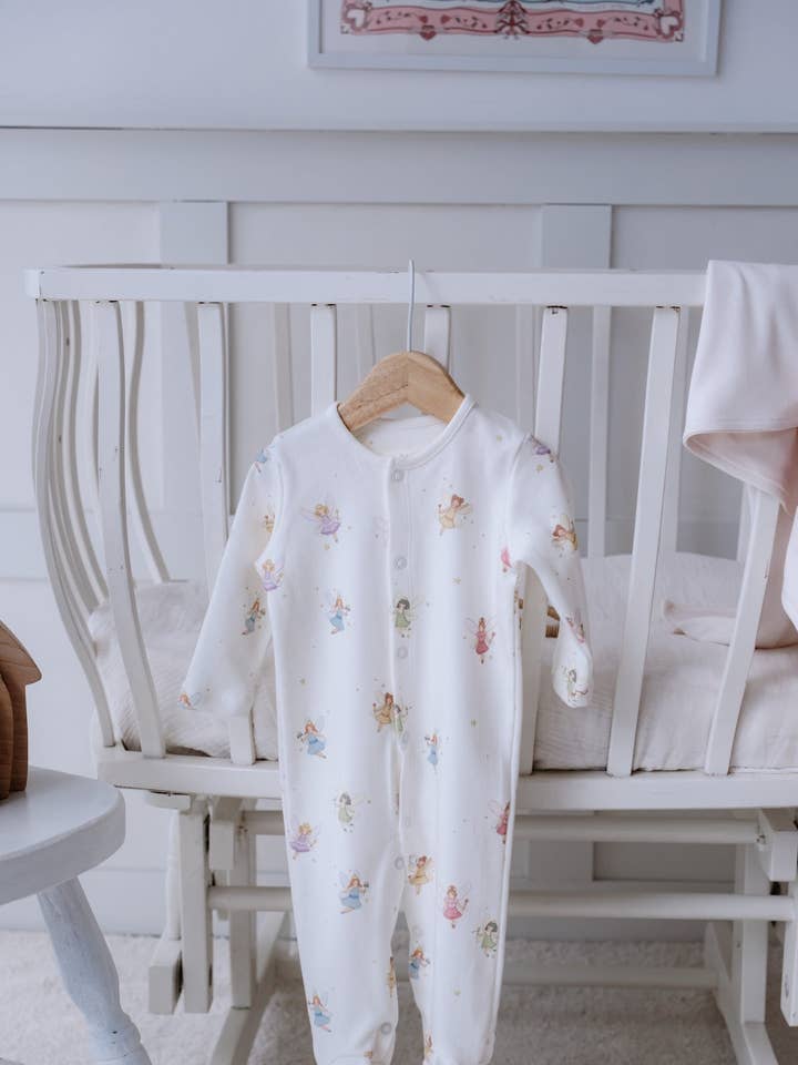 Combinaison à pieds pour bébé - Fairy Tale pour la vente par Atelier Babbi
