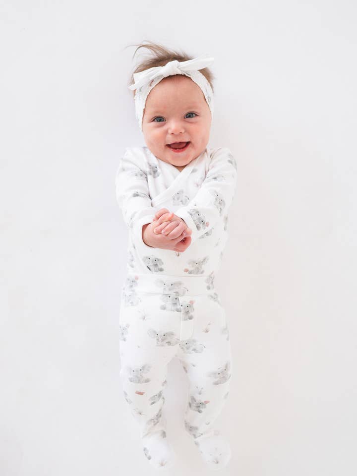 L'ovedbaby – Engroshandel Tøjsæt - Baby – Baby Elefant | Økologisk Body med Omslag & Bukser med Fødder Sæt1