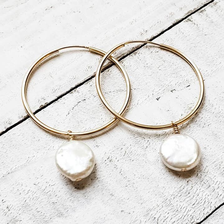 Coin Island Pearl Hoops per la vendita all'ingrosso da parte di Payton Jewelry