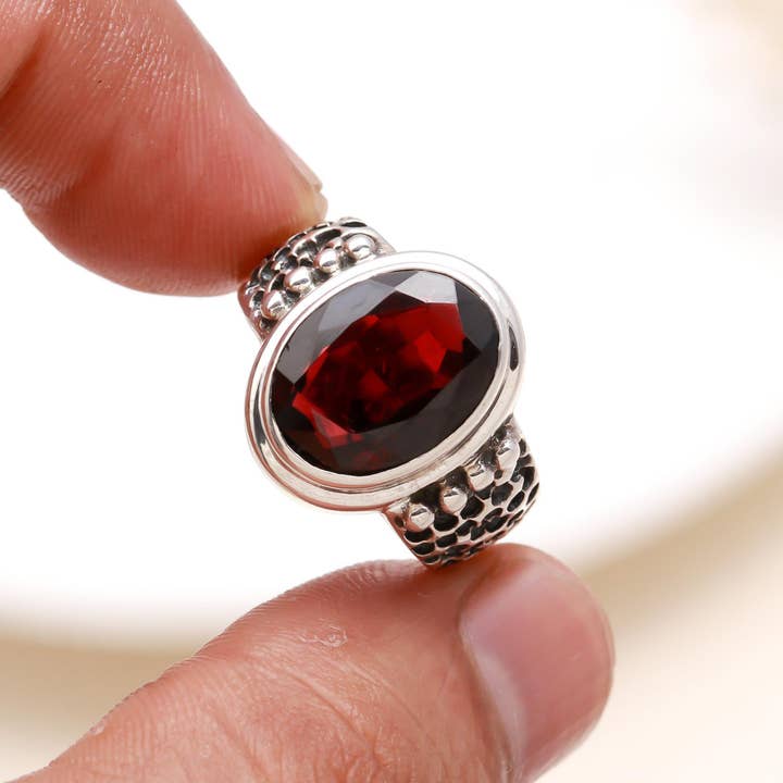 AG 925 JEWELLERY - Wholesale Cocktail/Statement Ring - 925 Silver Oval Garnet Ring2