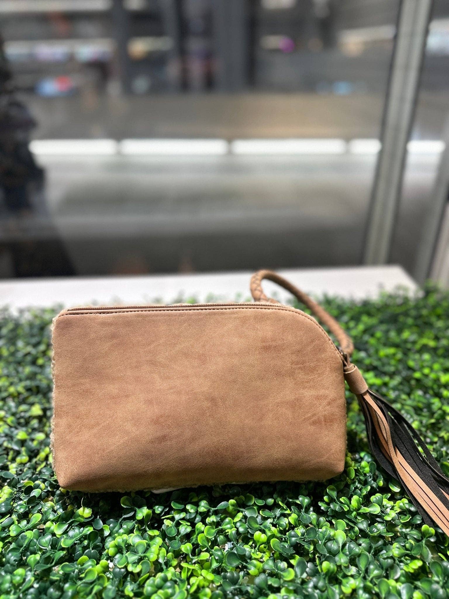 MiMi Wholesale - Wholesale Wristlet - BP204SH Sherpa Cuff Handle Tassel Wristlet/Clutch4