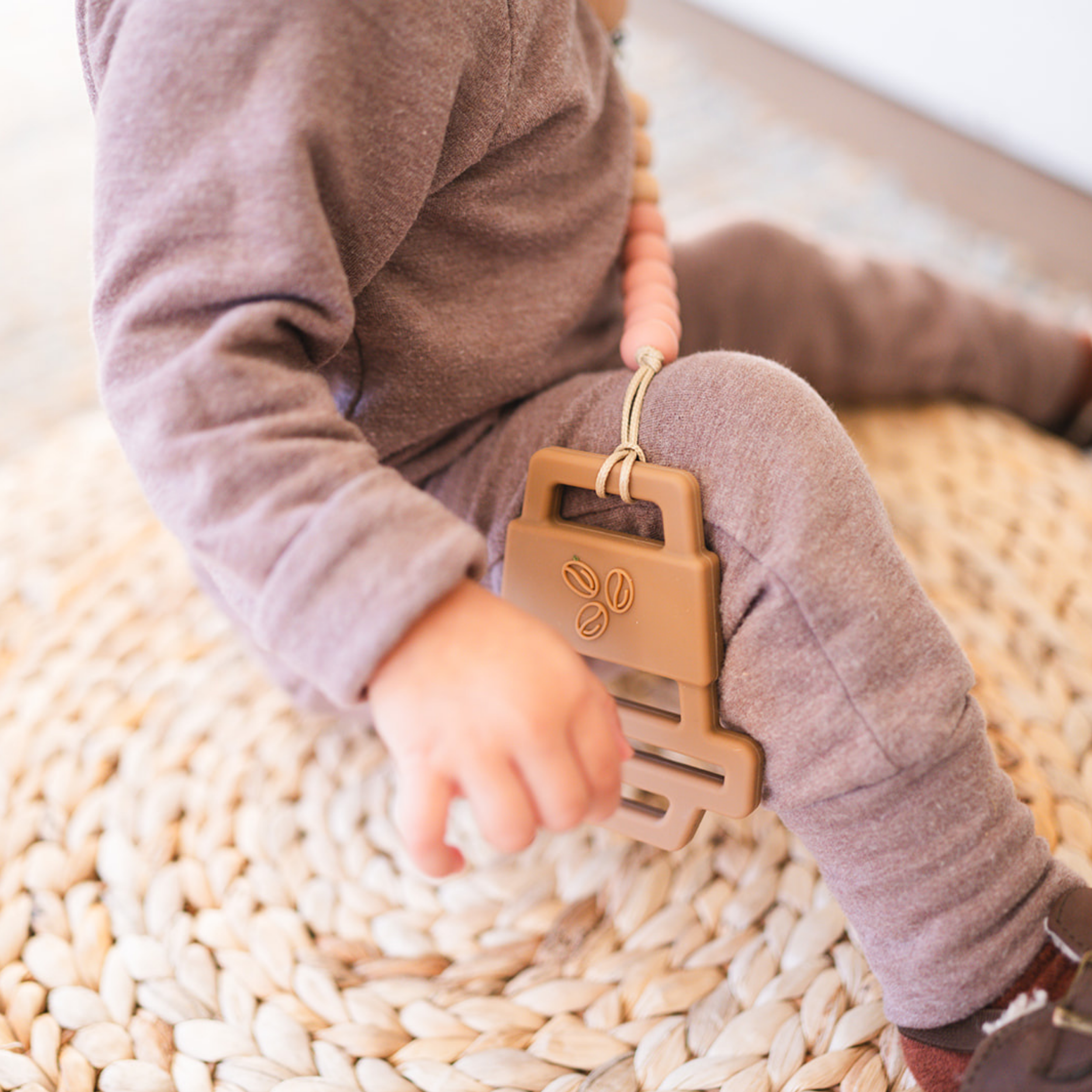 Babeehive Goods - Wholesale Fopspeenclip - Baby - Speenkoord van houten kralen en silicone14