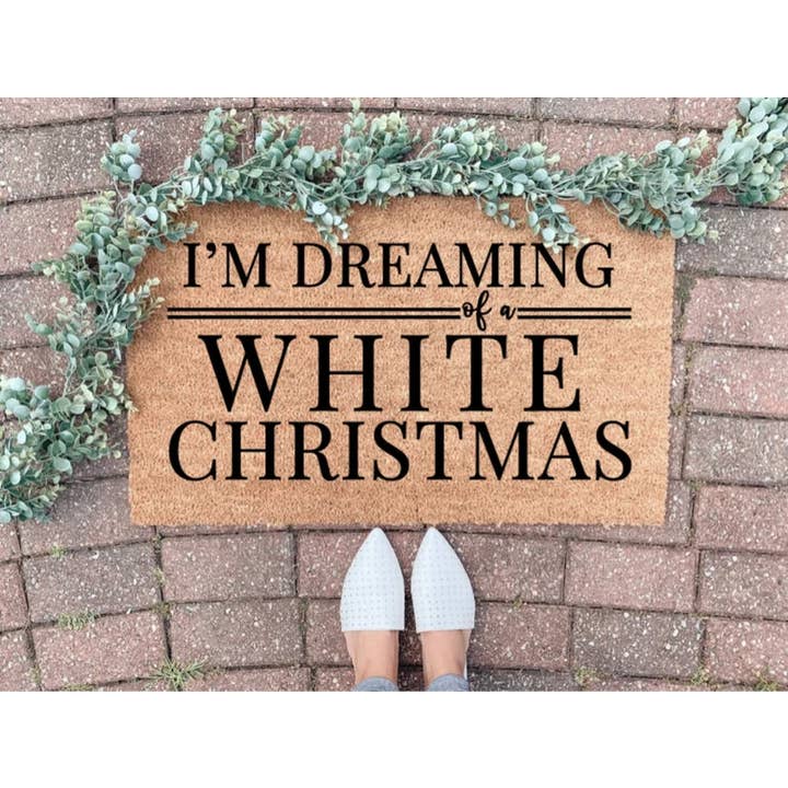 Tapis de bienvenue décoratif Dreaming Of A White Christmas pour la vente par ShopByThePalms