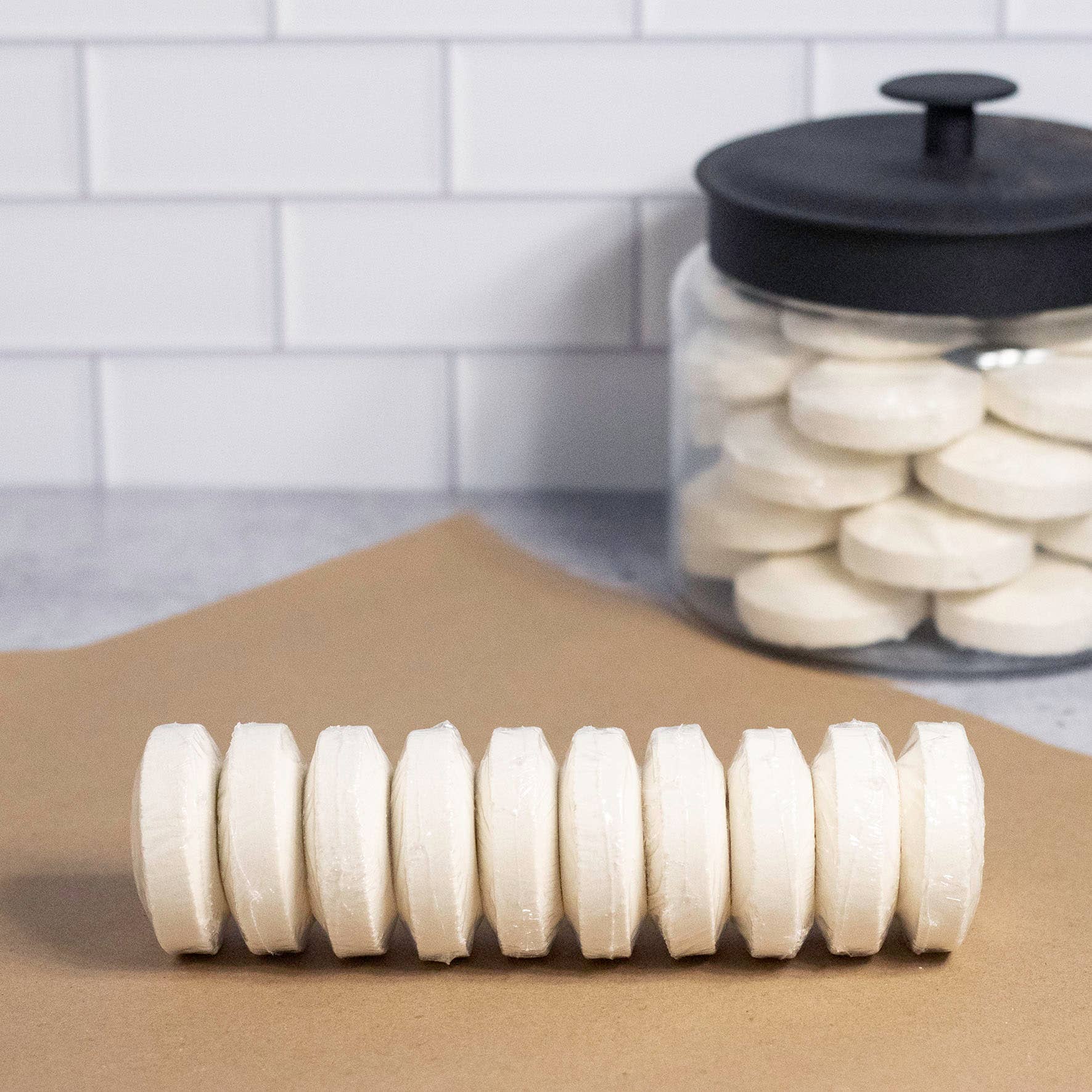 Rock Creek Soaps - Vente Bombe de douche/galet bien-être pour la douche - Défroisseur à vapeur Energize | Orange et eucalyptus | En vrac - Recharge - Paquet de 101