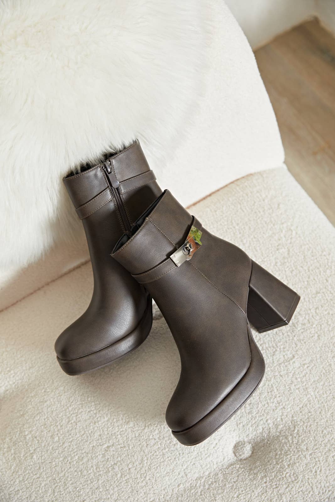 ERYNN – wholesale Booties – Women's – heeled ankle boot with buckle - Penelope6