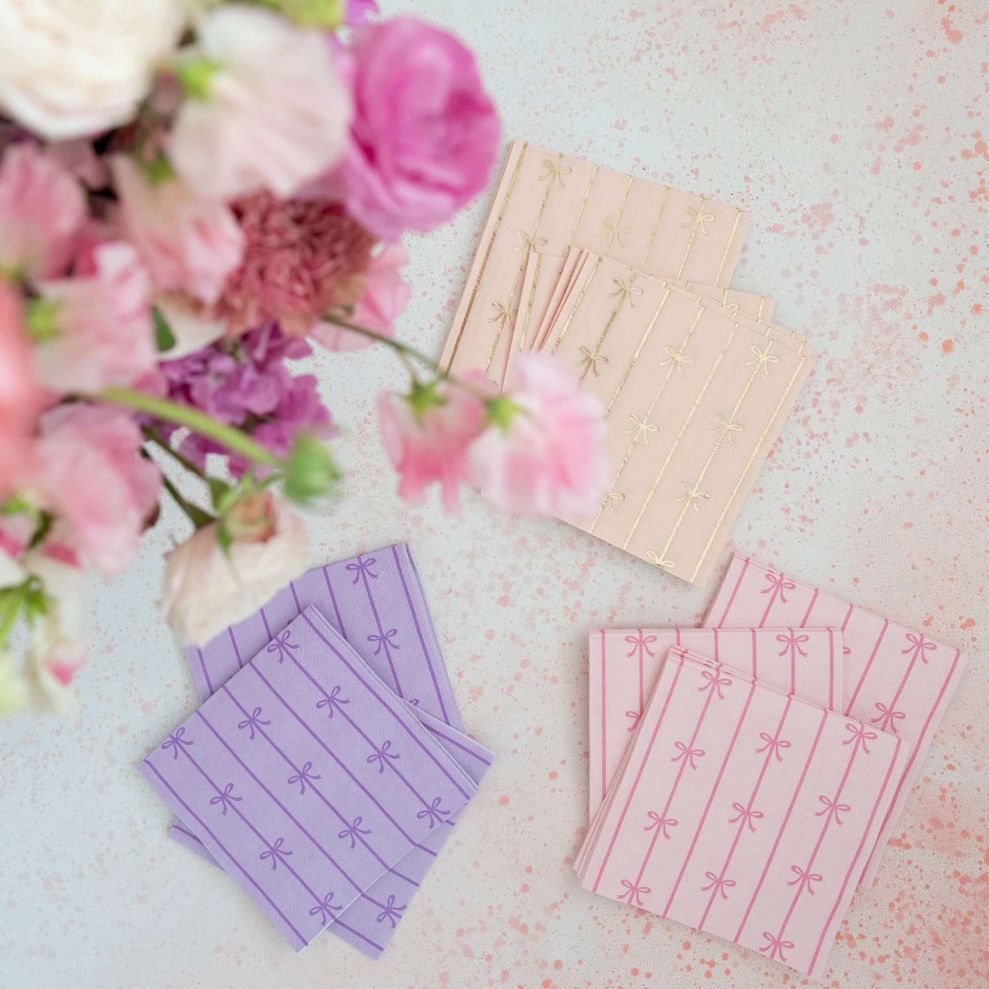 Bonjour Fête - Vente Serviettes jetables - Petites serviettes rose pétale avec nœud signature3