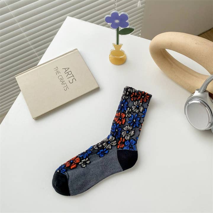 Funkyrel® Atzbranding Limited – wholesale Socks – Women's – Rufia - Royal Floral Pattern Wide-Cuff Socks