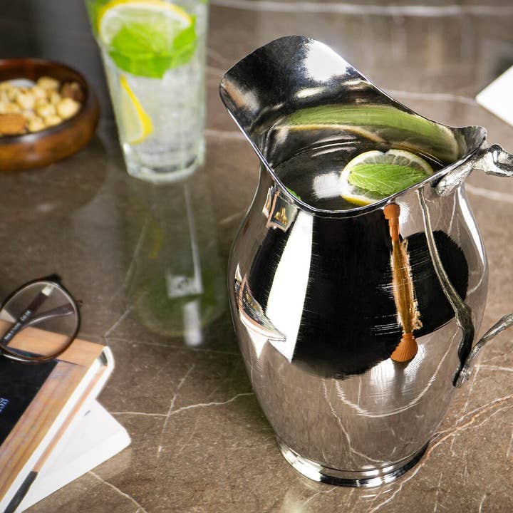 Handgefertigter Kupferkrug in silberner Farbe, 1500 ml | Wasserflasche aus Kupfer auf der Bettseite — Kupfernes Weihnachts-/Neujahrsgeschenk für den Großhandel von ALFIQ Copper