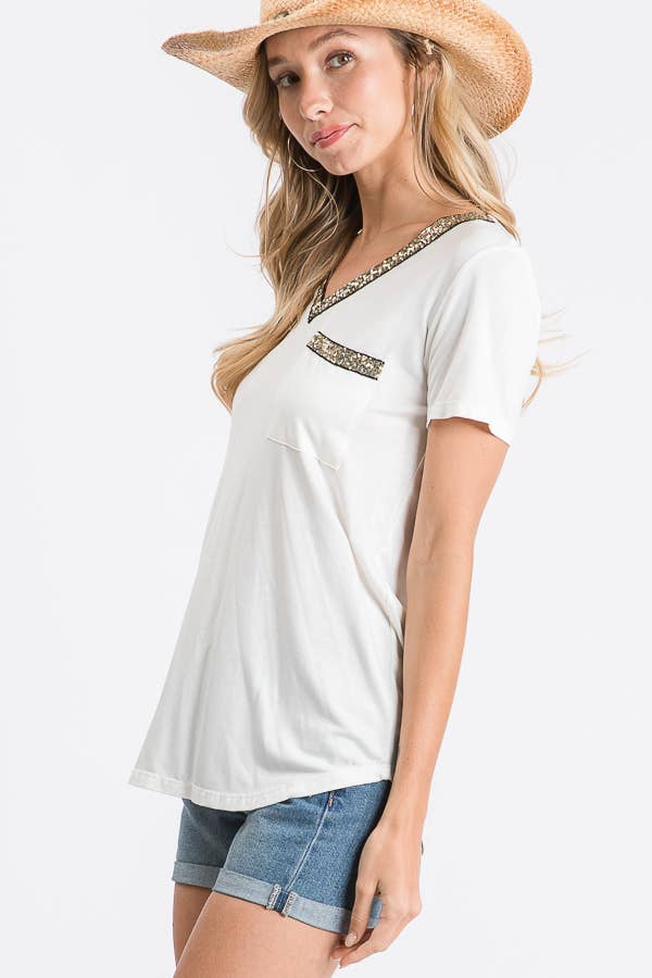 7th Ray - Venta al por mayor Camiseta - Mujer - Top de manga corta con cuello en V sólido, ribete de lentejuelas y bolsillo frontal T316218