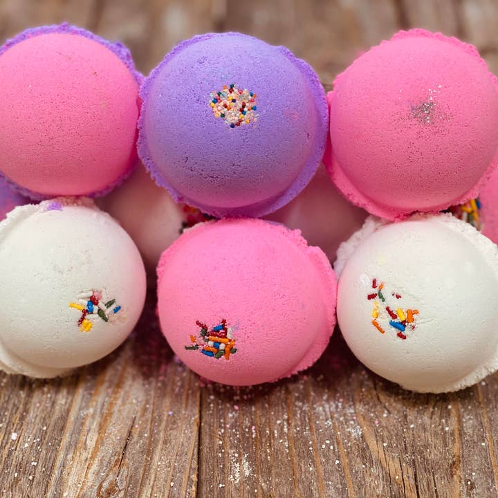 L&L Bath Bombs - Wholesale Bath bomb/fizz - Birthday Cake Bath Bomb