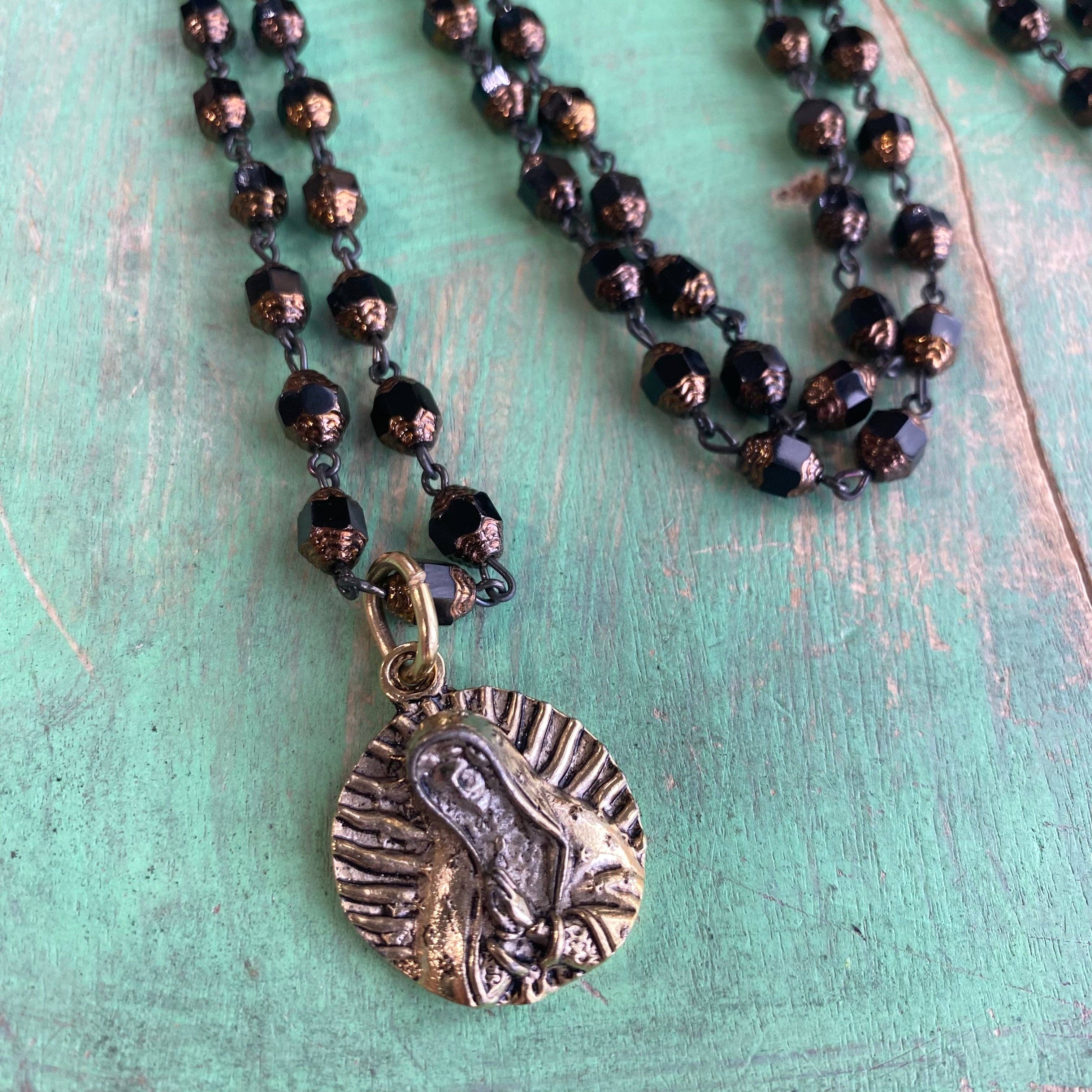 Love and Honor Jesus LLC - Wholesale Halskettinghanger - Bruine Tsjechische OLG-ketting2