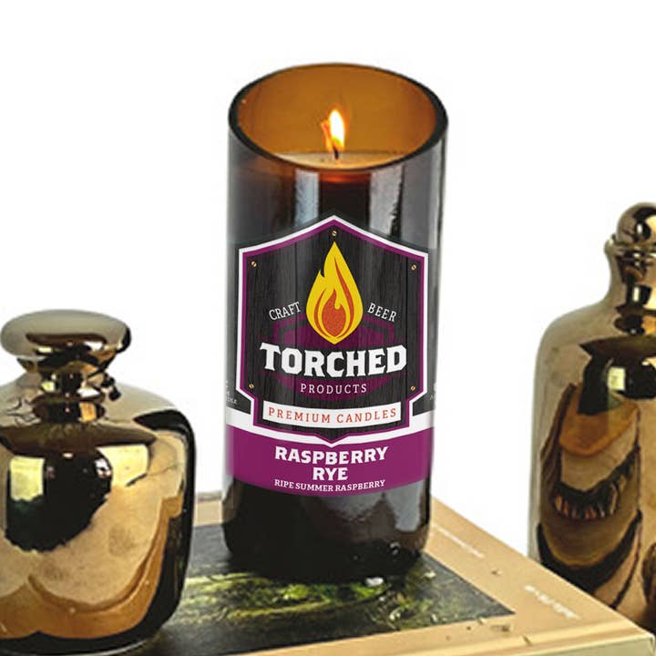 Gebrande bierfles kaars 8 oz - Framboos Rye voor wholesale door Torched Products