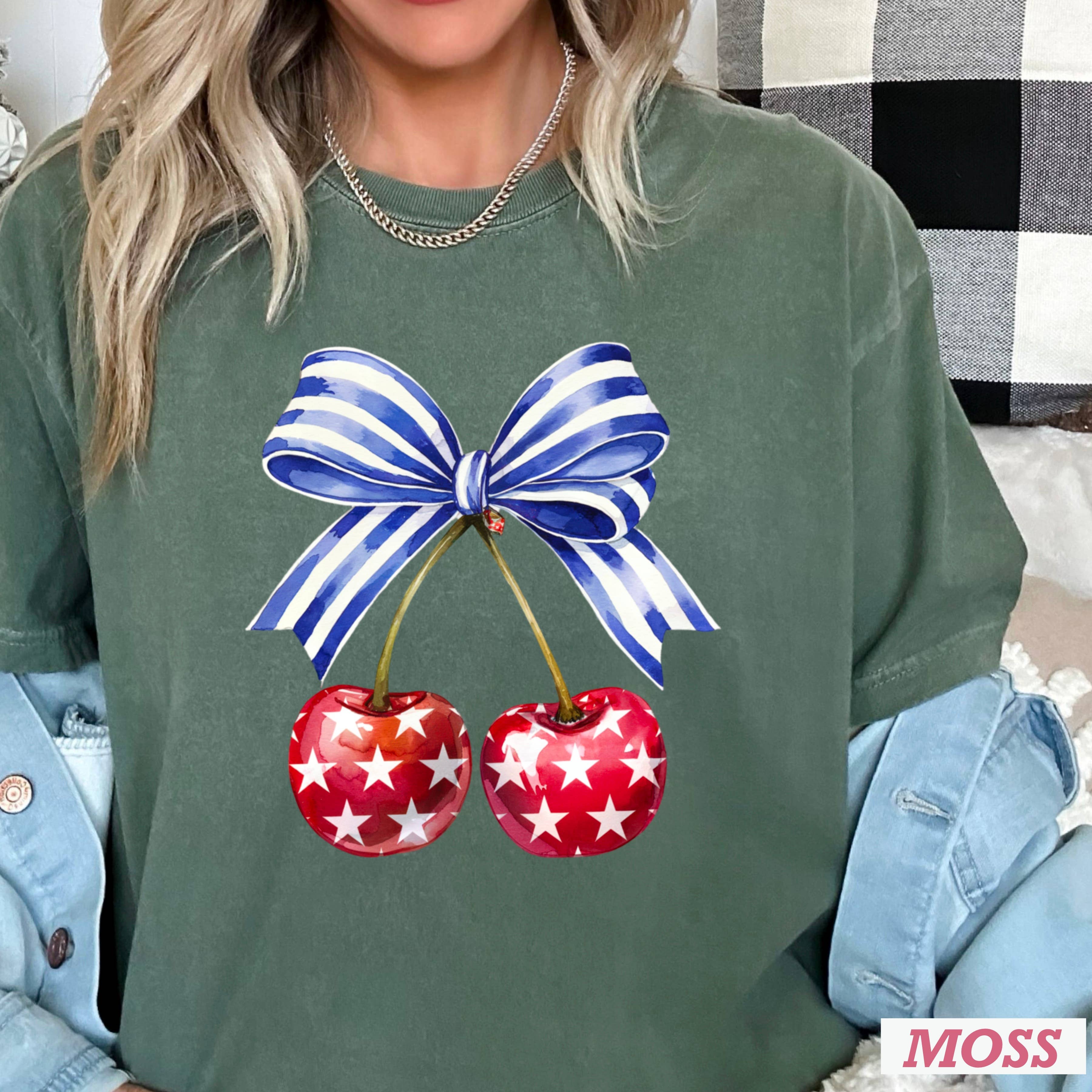 Shoppe SHC – Großhandel T-Shirt (Grafikdruck) – Damen – Coquette Kirschen 4. Juli Grafikshirt | Komfortfarbe9