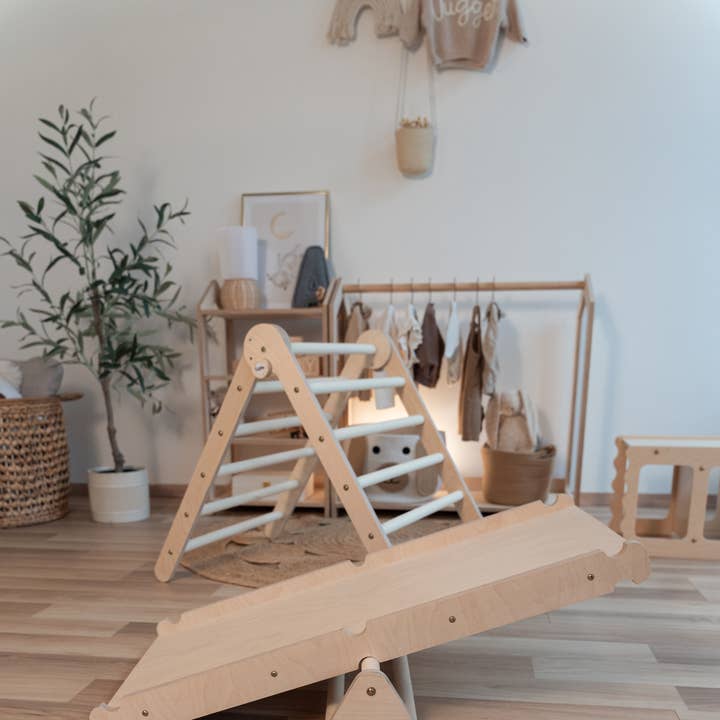 Set da arrampicata 4 in 1: triangolo, scivolo e altalena. per la vendita all'ingrosso da parte di Cliff Toys