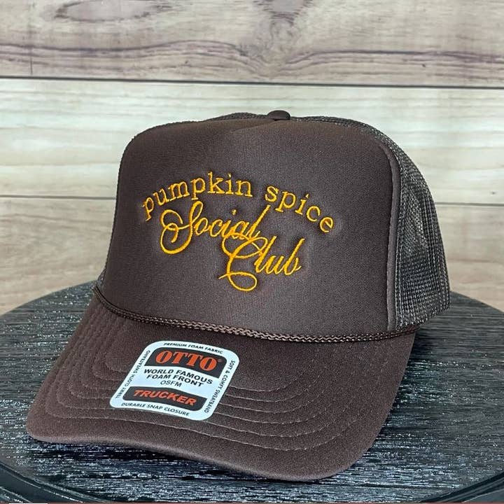 Pumpkin Spice Social Club | LC Elizabeth Original | Broderet Trucker Hat for engroshandel hos LC Elizabeth
