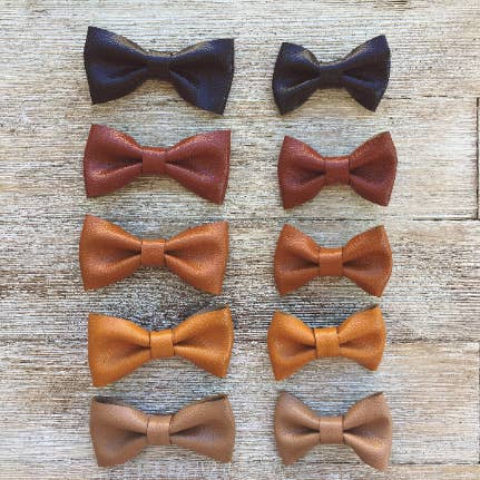 Karamel leer Vlinderdas van karamel leer voor groothandel op Faire2