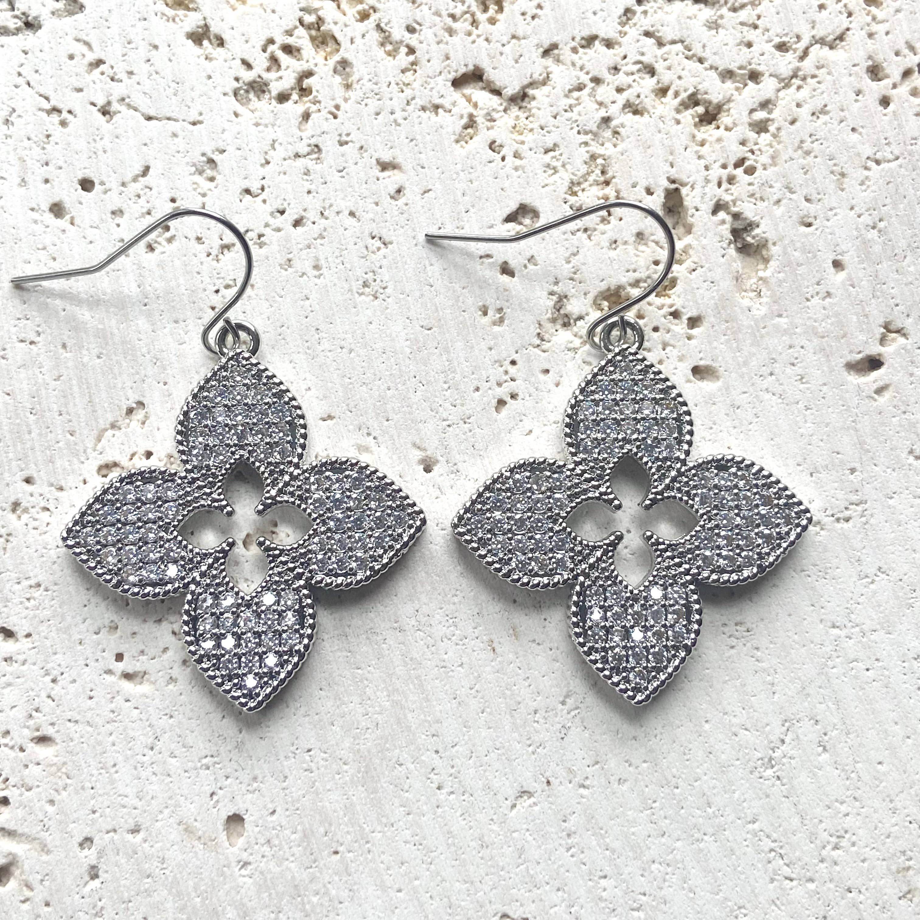 VB&CO Designs Handmade Jewelry - Venta al por mayor Pendientes colgantes - Trébol cuadrifolio, tienda de joyas de diseño, moderna 5