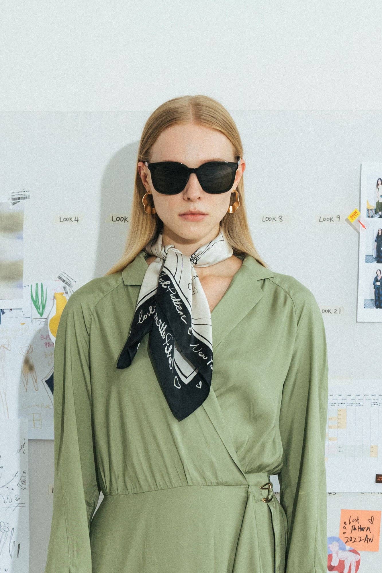 Bianco e Nero Foulard in seta « New York in Sketches » - Bianco e nero in vendita all'ingrosso su Faire1