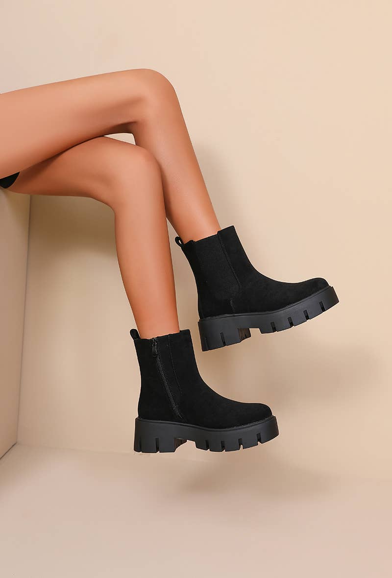 Joia Paris - Wholesale Booties - Women's - Chelsea suede boots with lug sole WZ-11312