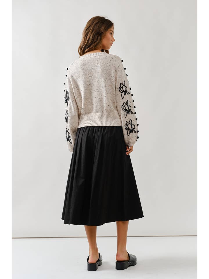 Aaron & Amber – Engroshandel Pullover - Dame – MAS3020 ÆRMET BRODERET SWEATER MED POMPOM15