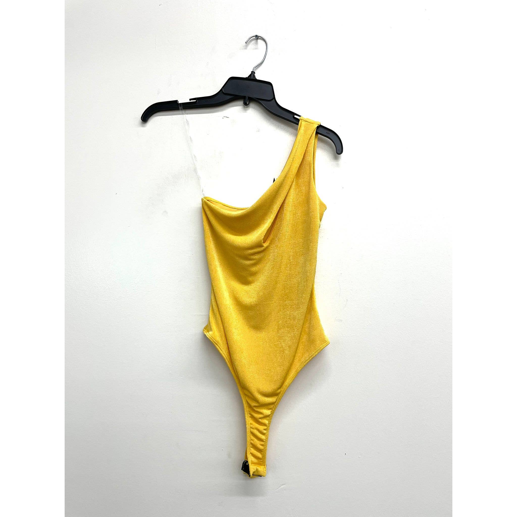 Uptown Apparel - Vente Body – femme - Body doublé à une épaule découpée à une épaule J68237