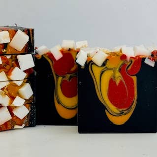 Savon de bar Fireside pour la vente par Everly Sunshine a Traveling Soapery