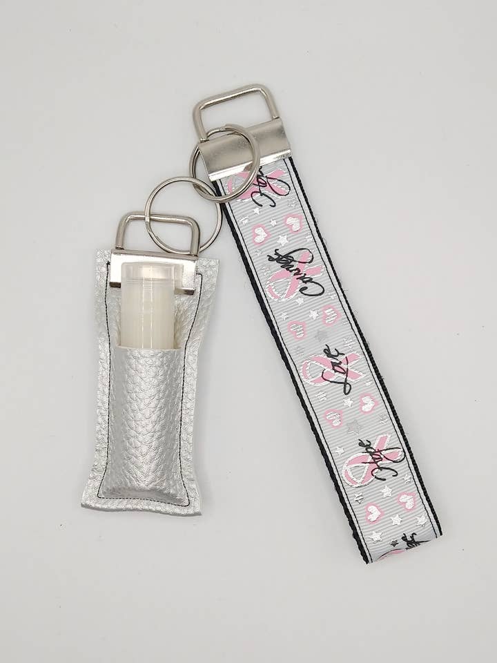 Porte-clé avec dragonne et bâton à lèvres Hope, Love, Courage S pour la vente par KSS Made - Handmade Keychain Wristlets