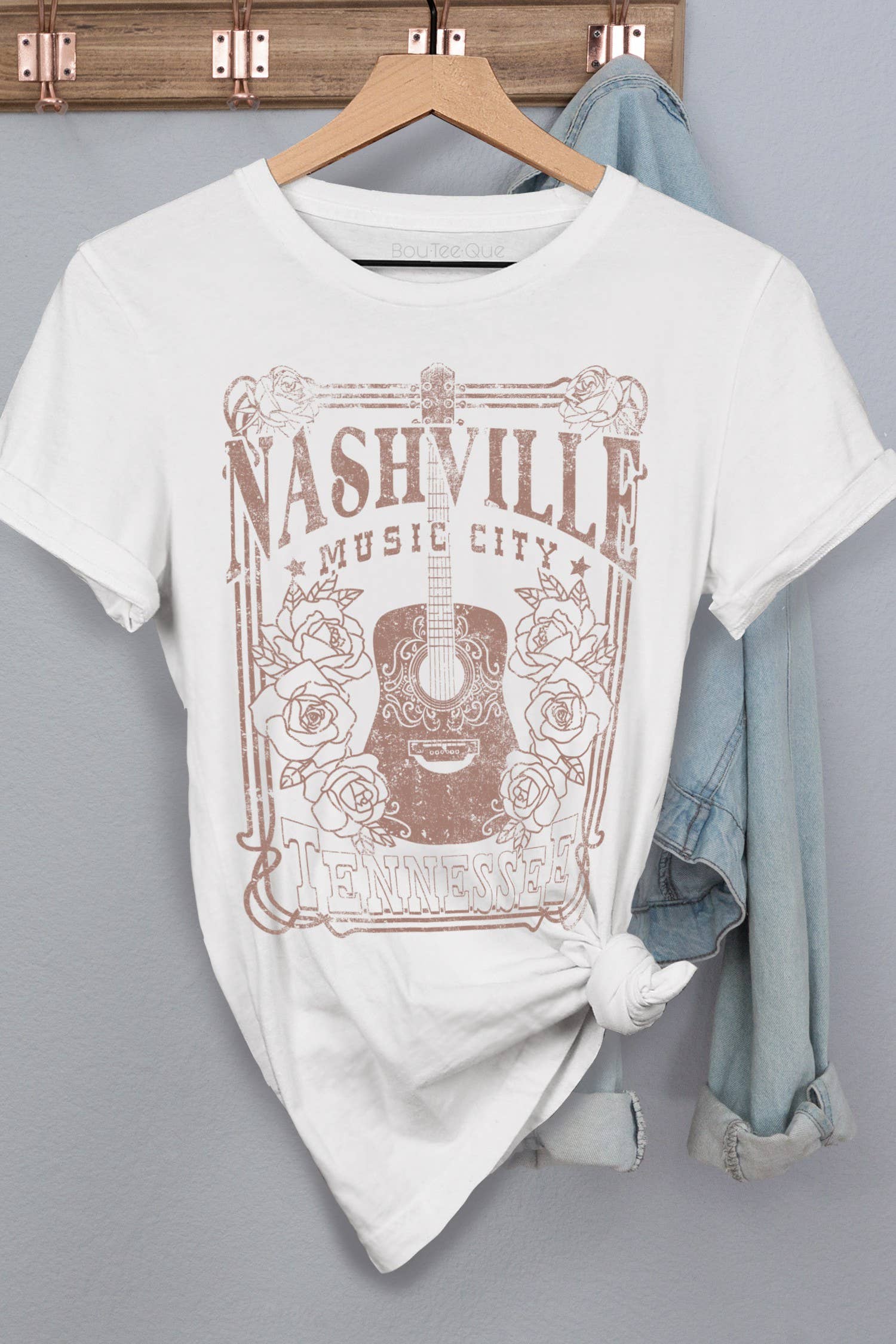BouTeeQue Closet - Vente T-shirt sérigraphié – femme - T-shirt décontracté en coton « Nashville Music City »7