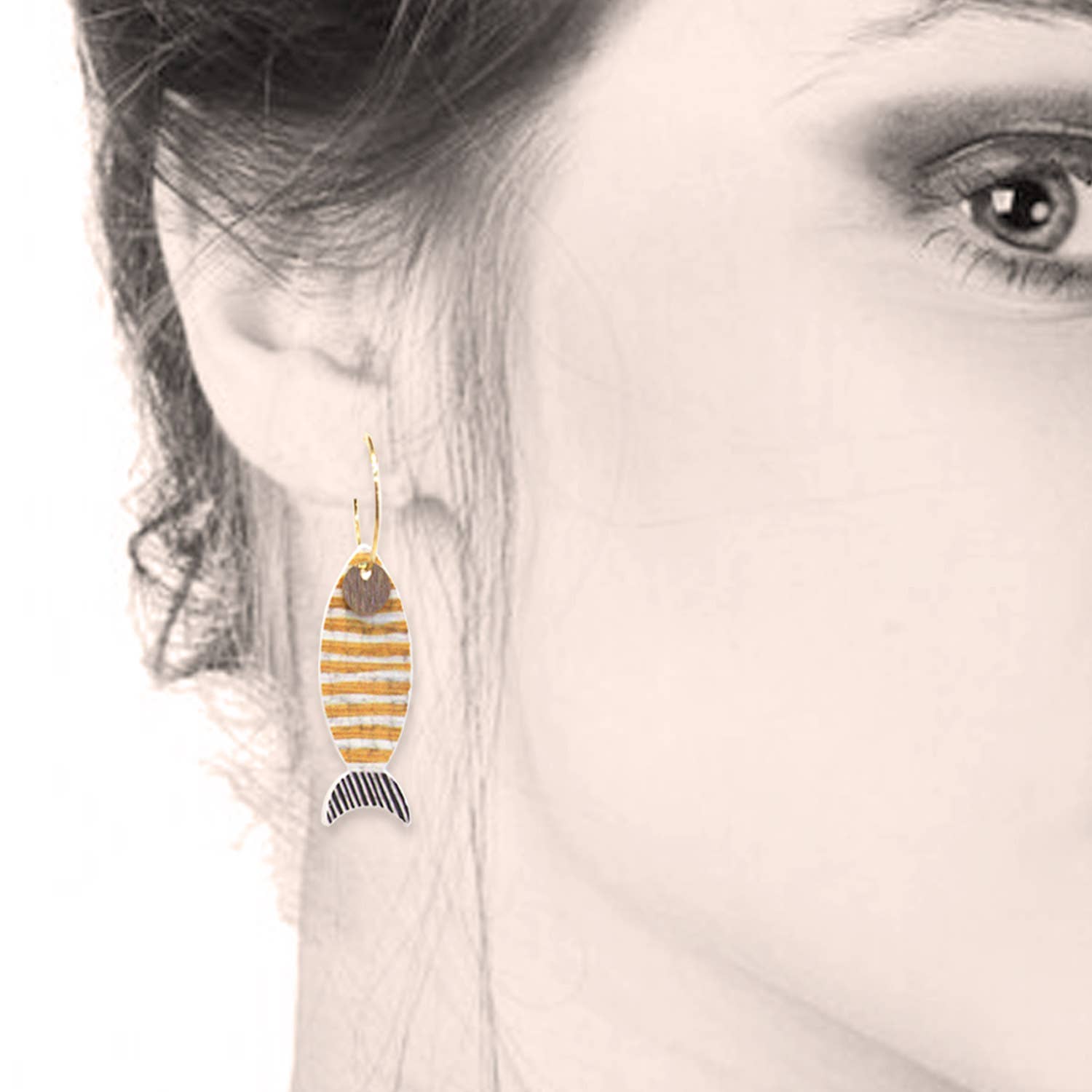 amarillo pendiente pez de aro amarillo de venta al por mayor en Faire1