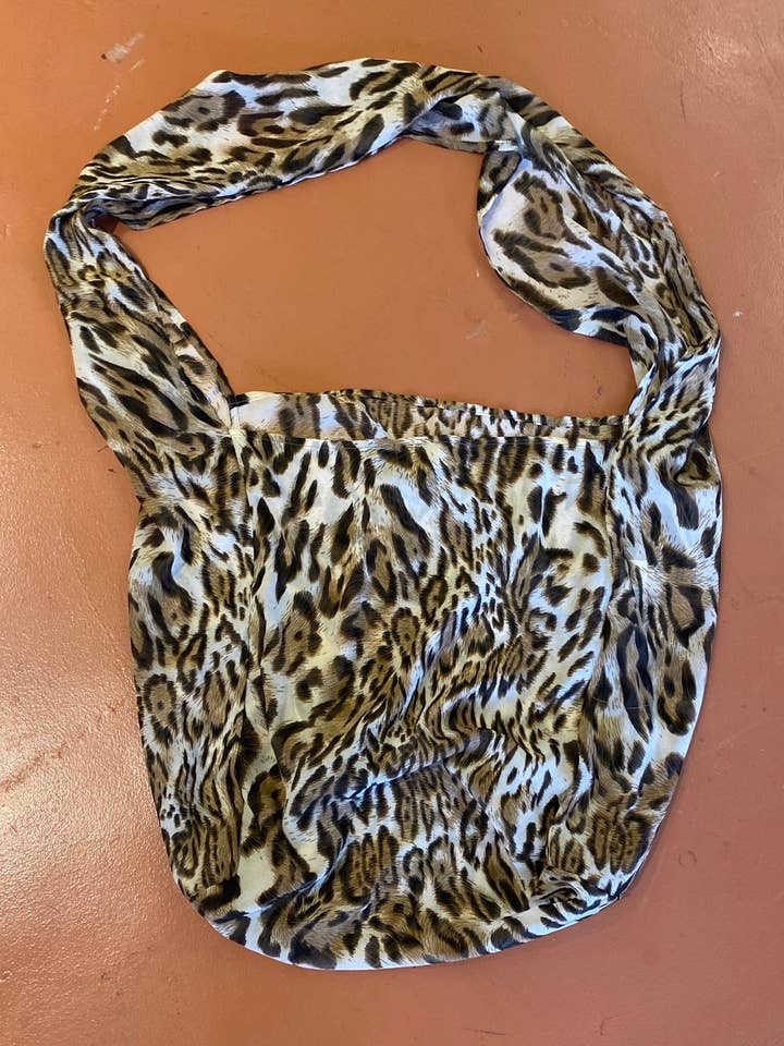 Sac de villégiature tissé Leopard pour la vente par Bella Paradise By Paradise Ranch Designs, Inc.
