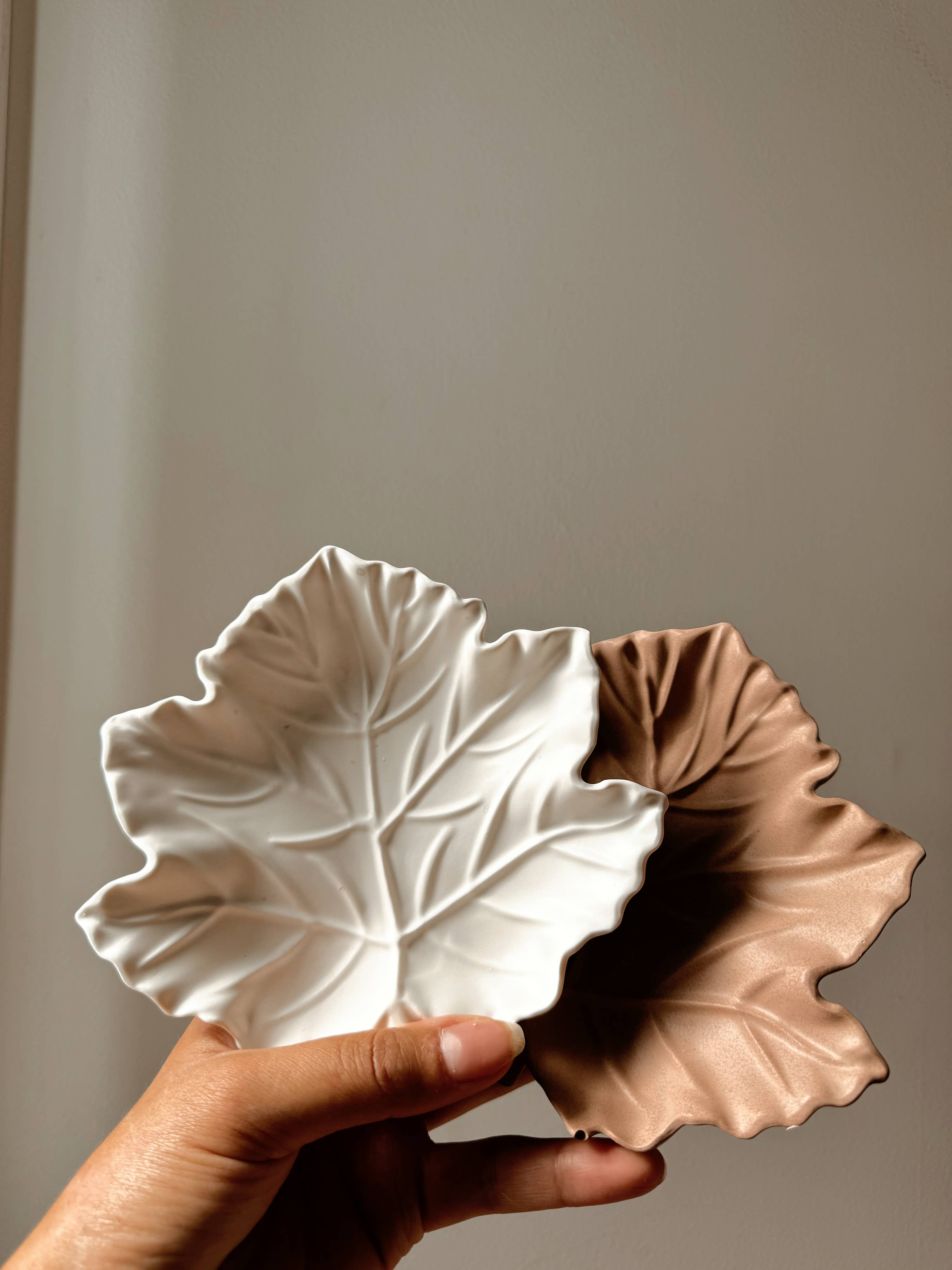 My Milky Candle - Wholesale Decorative Tray - Handmade maple leaf empty tray made of jesmonite c2