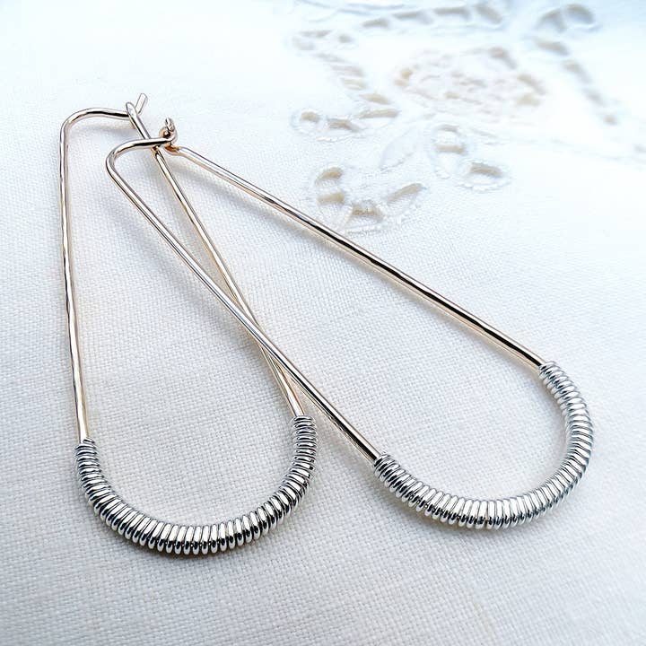 Créoles Goutte HELIX pour la vente par Hoops by Pliers & String