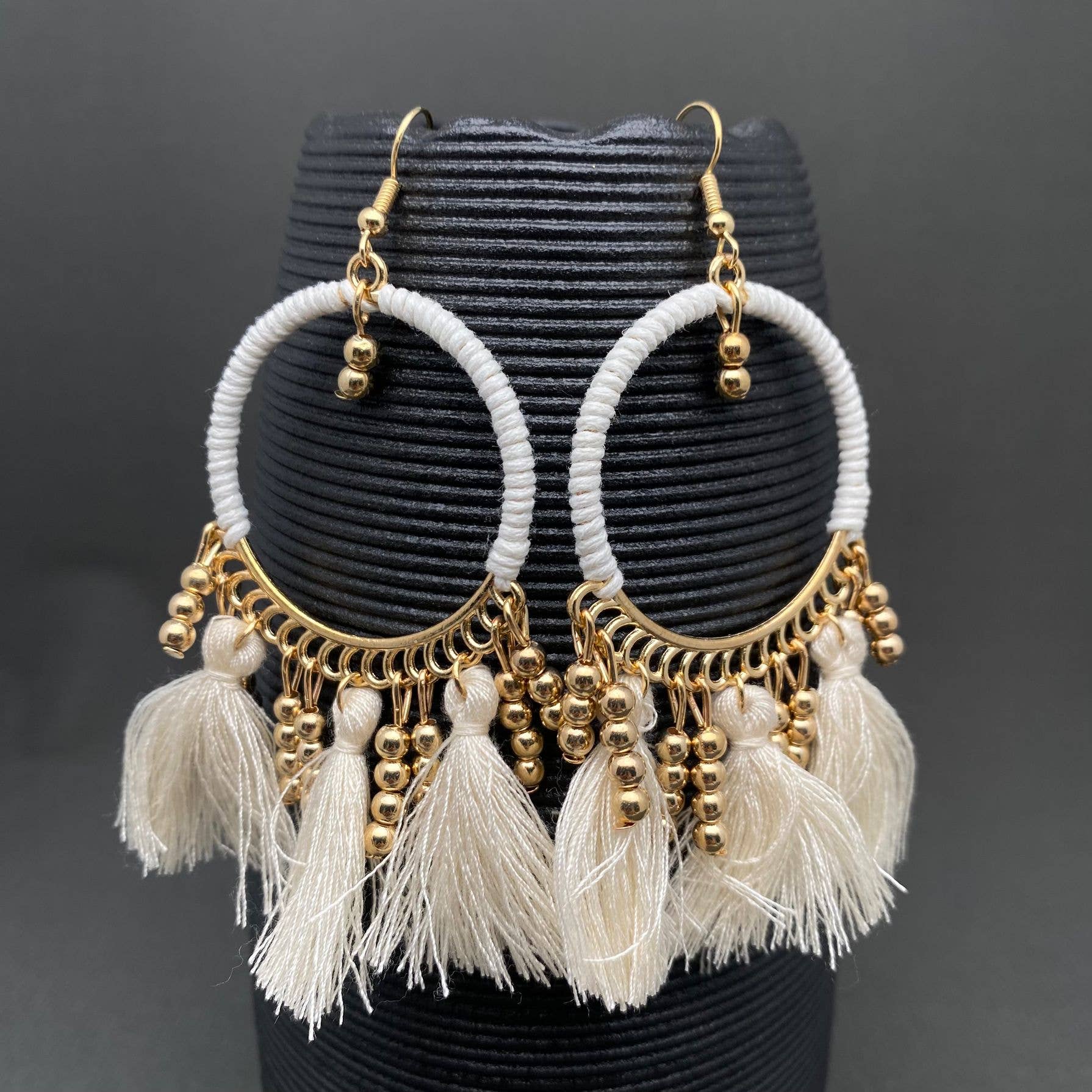 Mio Queena - Vente Boucles d'oreilles pendantes - Boucles d'oreilles pendantes à pampilles blanches de styles variés3