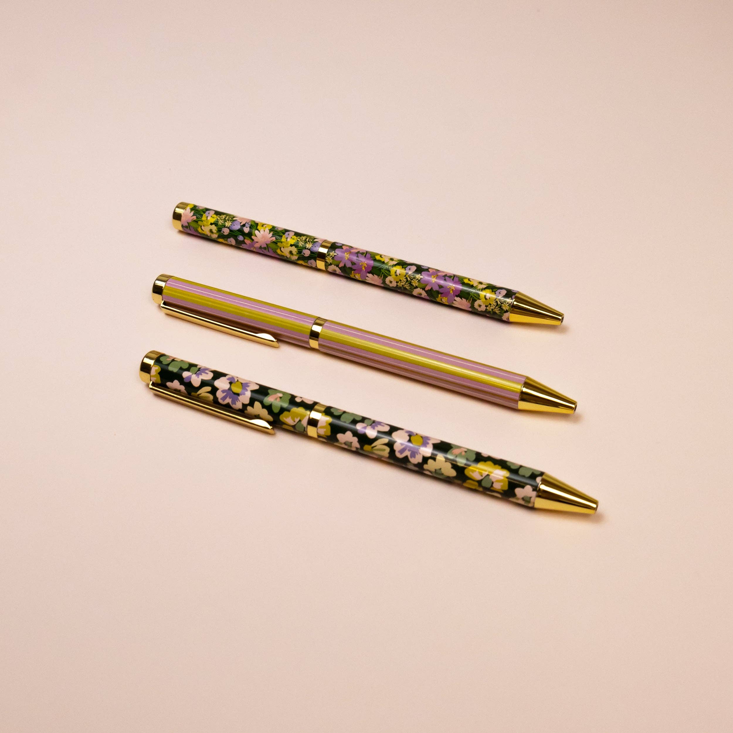 Robert Frederick Ltd – wholesale Pennor – Willow and Belle kulspetspennor med blandade mönster i presentförpackning – set om 3 pennor6