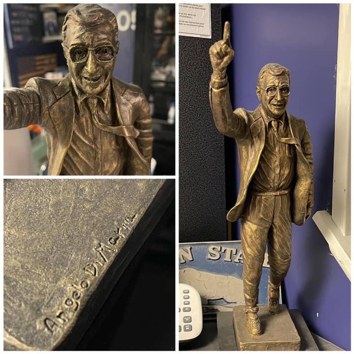 Statue Réplique de Joe Paterno pour la vente par Inspired Passion Productions,LLC