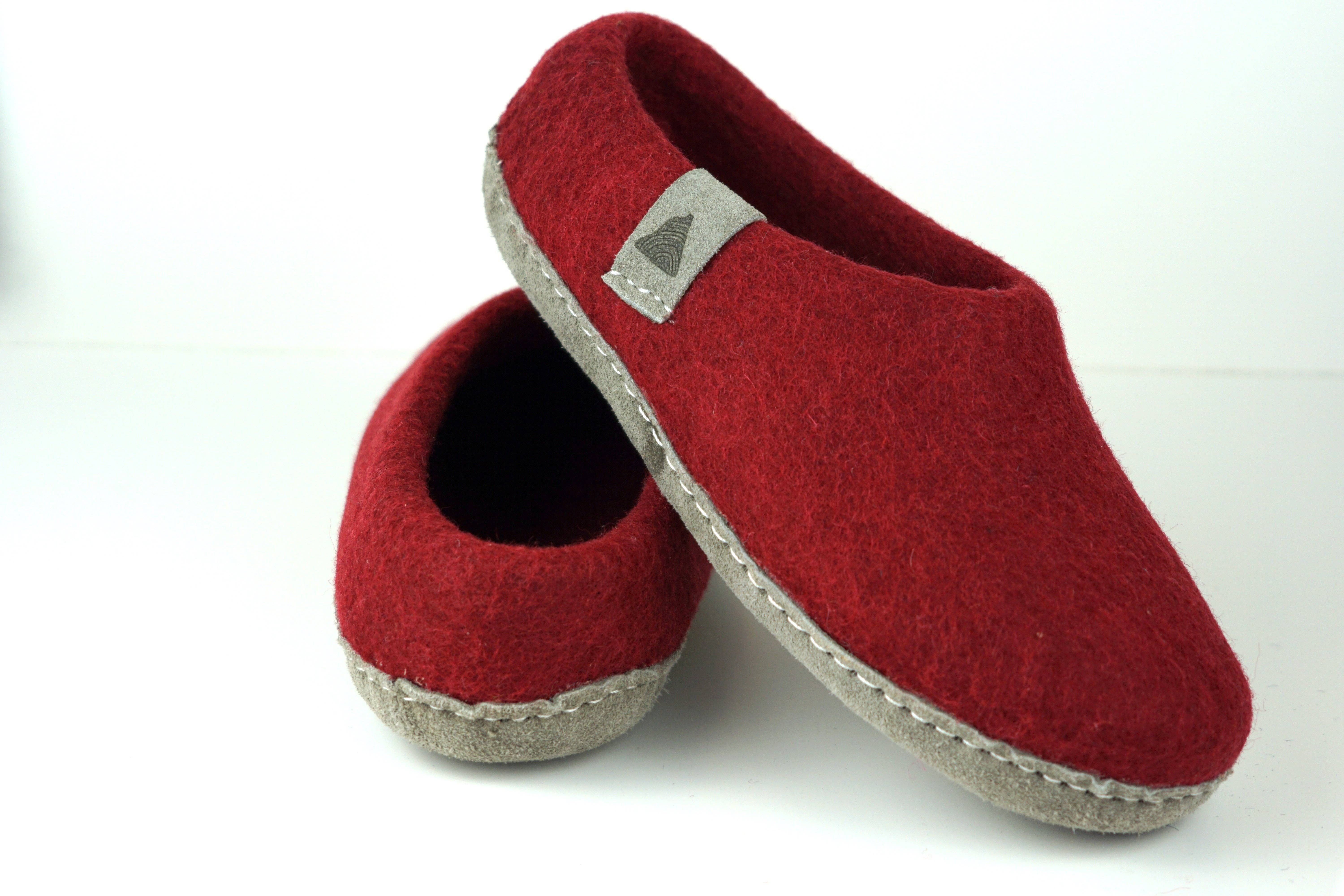 The Cottager – wholesale Slippers – Women's – Shlips Canoe Red4