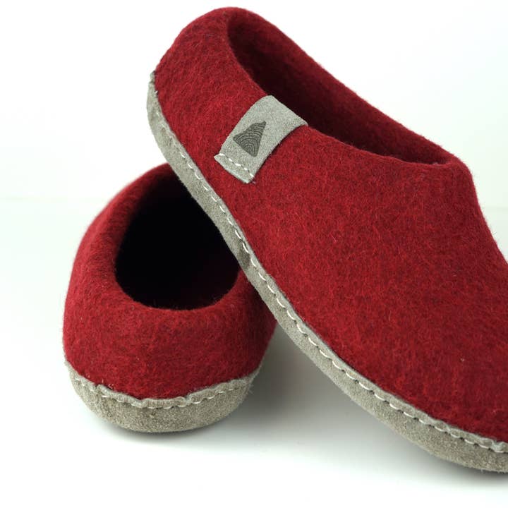 The Cottager – wholesale Slippers – Women's – Shlips Canoe Red4