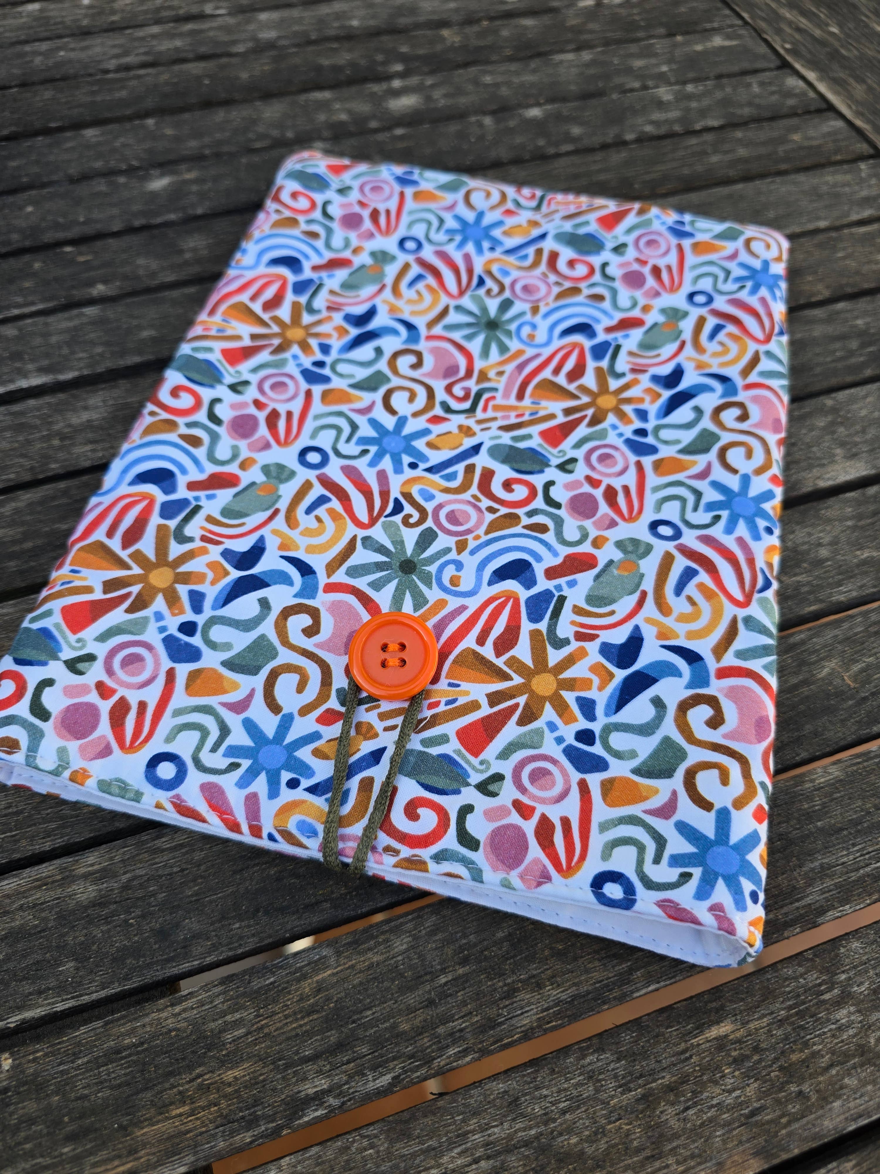 laubelgo - Wholesale Book Cover - Padded book cover with colorful shapes, white background4